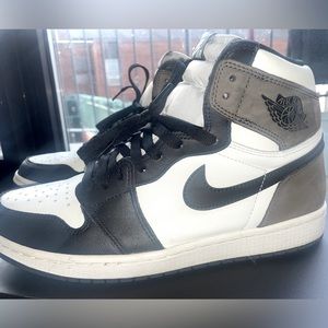 Air Jordan 1 Retro High OG 'Dark Mocha'